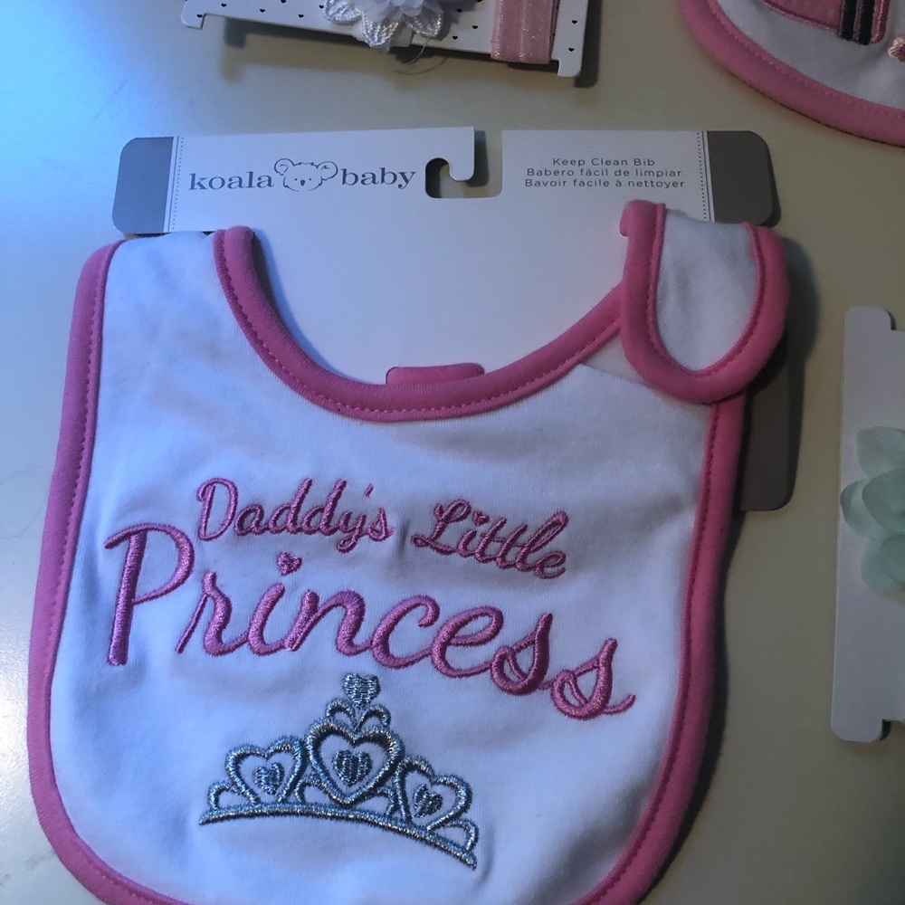 ❤️Assorted NWT bibs - Picture 4 of 5